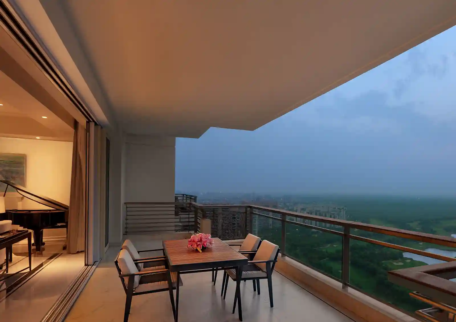 dlf-privana-south-sector-77